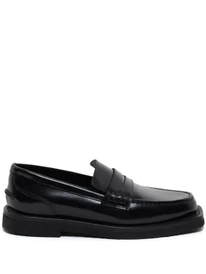 Closed leather loafers