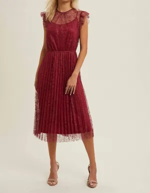 Finnley Floral Lace Pleated Midi Dress In Wine