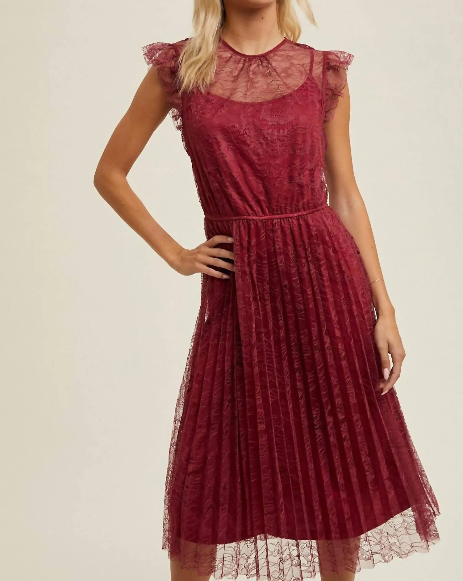 Finnley Floral Lace Pleated Midi Dress In Wine