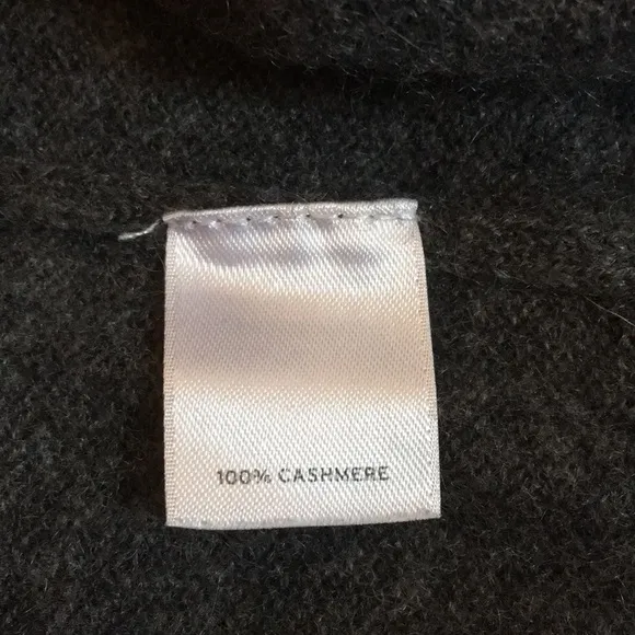 Halogen 100% Cashmere V-Neck Sweater
