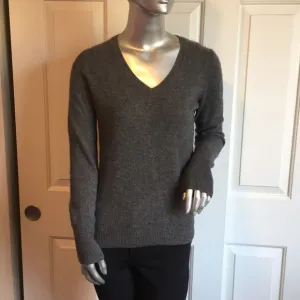 Halogen 100% Cashmere V-Neck Sweater