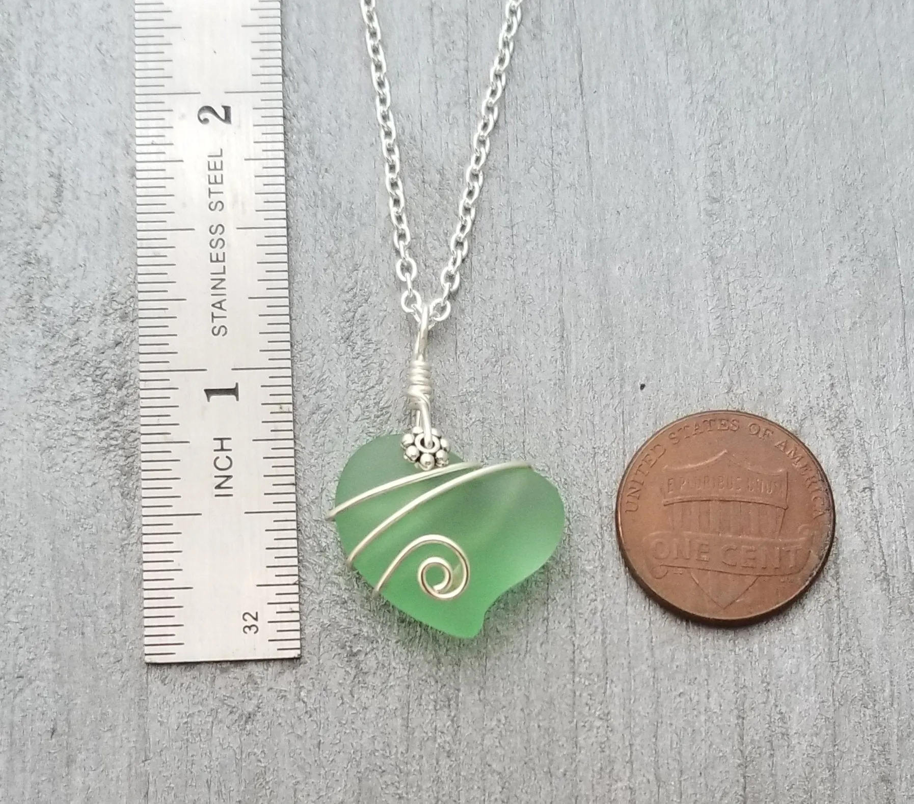 Hawaiian Jewelry Sea Glass Necklace, Wire Peridot Necklace Green Necklace Heart necklace, Sea Glass Jewelry Birthday Gift(August Birthstone)
