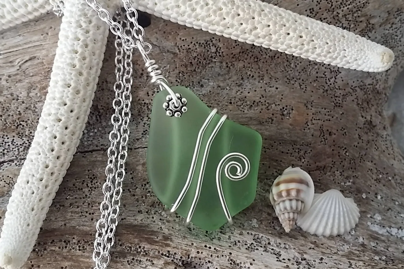 Hawaiian Jewelry Sea Glass Necklace, Wire Peridot Necklace Green Necklace, Unique Sea Glass Jewelry Birthday Gift(August Birthstone Jewelry)