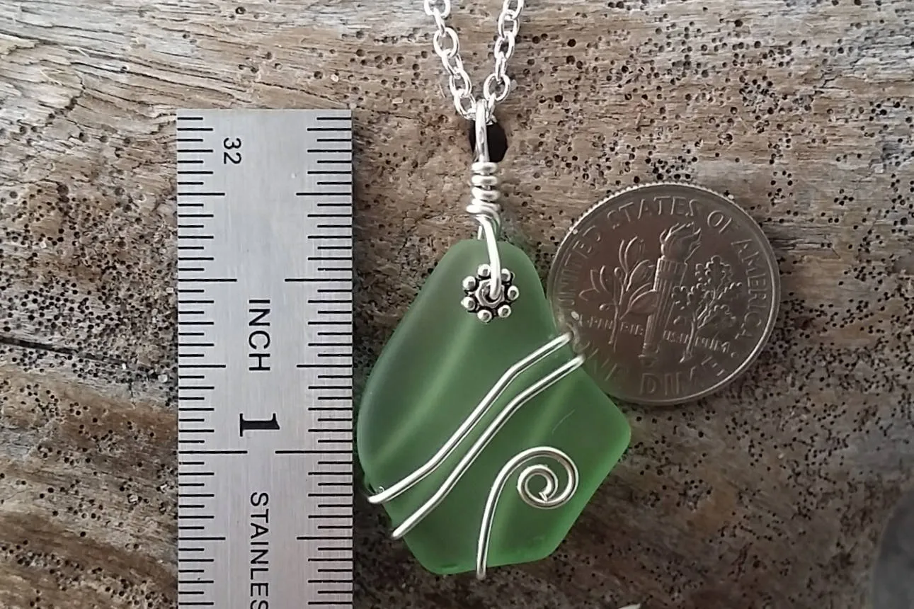 Hawaiian Jewelry Sea Glass Necklace, Wire Peridot Necklace Green Necklace, Unique Sea Glass Jewelry Birthday Gift(August Birthstone Jewelry)
