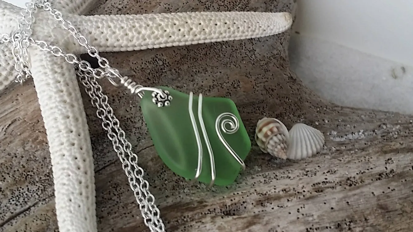 Hawaiian Jewelry Sea Glass Necklace, Wire Peridot Necklace Green Necklace, Unique Sea Glass Jewelry Birthday Gift(August Birthstone Jewelry)