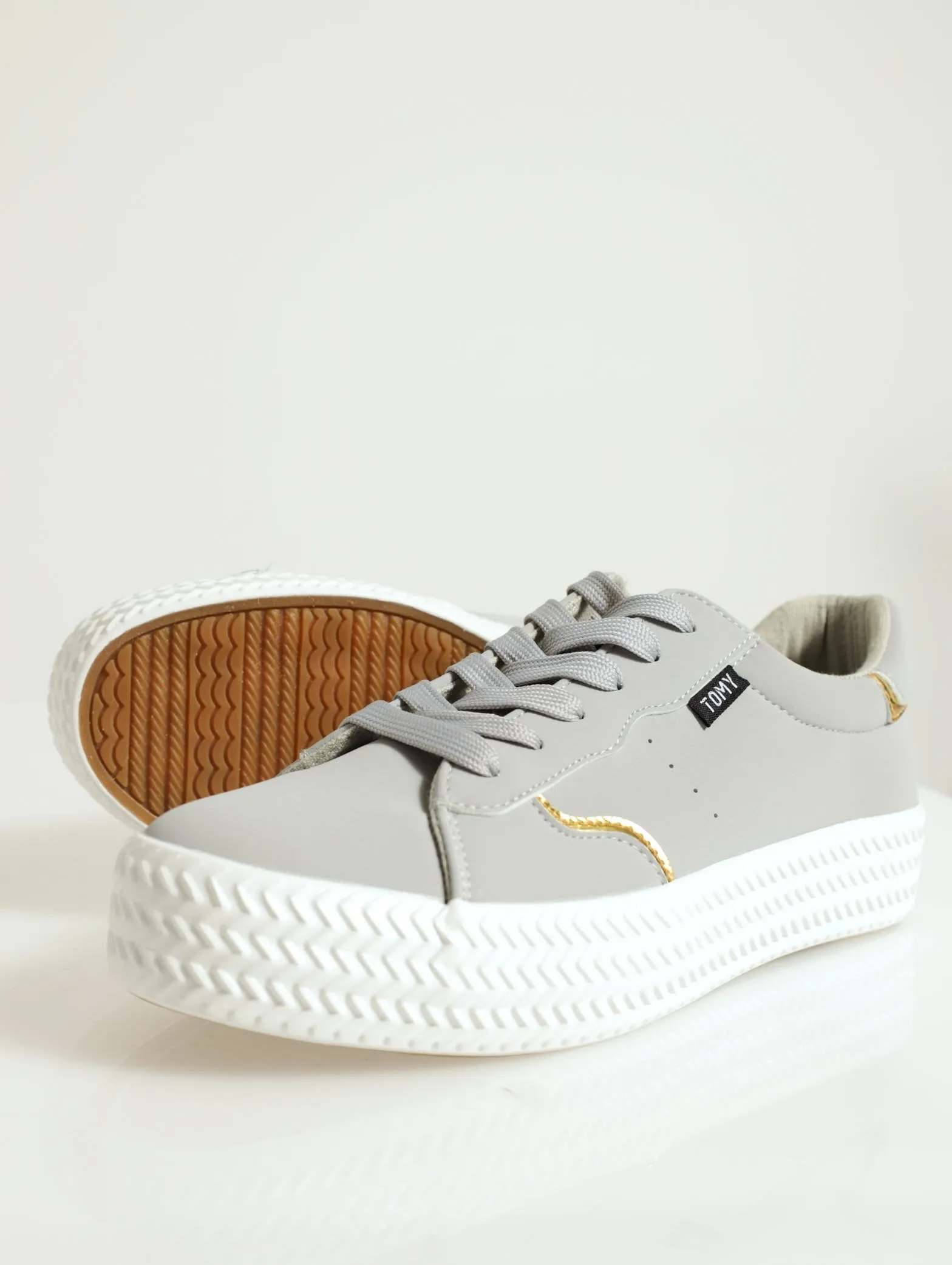Low Cut Pu Platform Lace-up Metallic Insert Sneaker - Light Grey