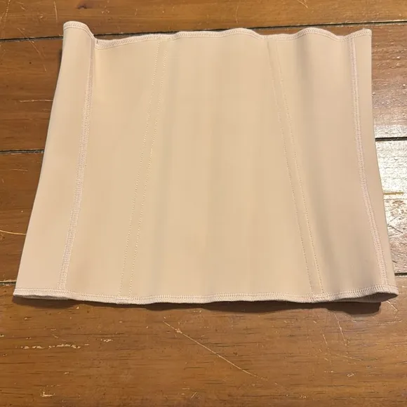 NWT SKIMS Waist Trainer | Clay | Comes with original carrying case