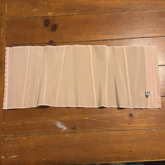 NWT SKIMS Waist Trainer | Clay | Comes with original carrying case
