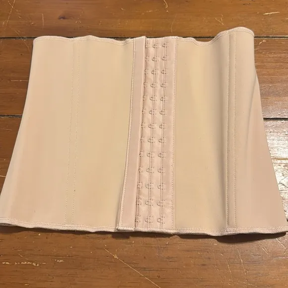 NWT SKIMS Waist Trainer | Clay | Comes with original carrying case