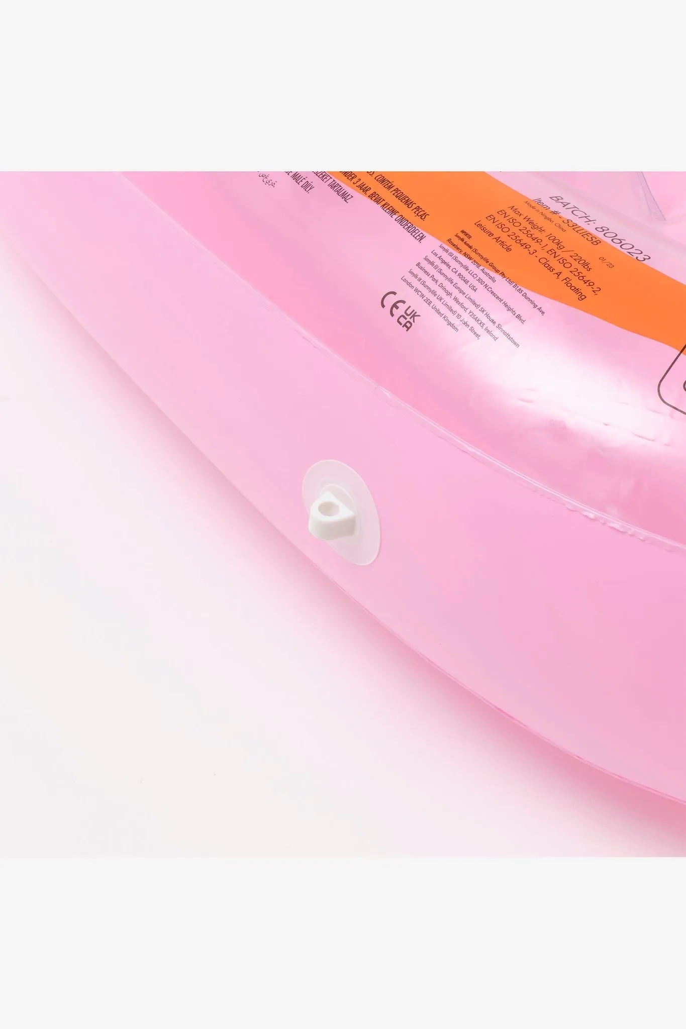 SUNNYLIFE LUXE LIE-ON FLOAT STRAWBERRY PINK BERRY
