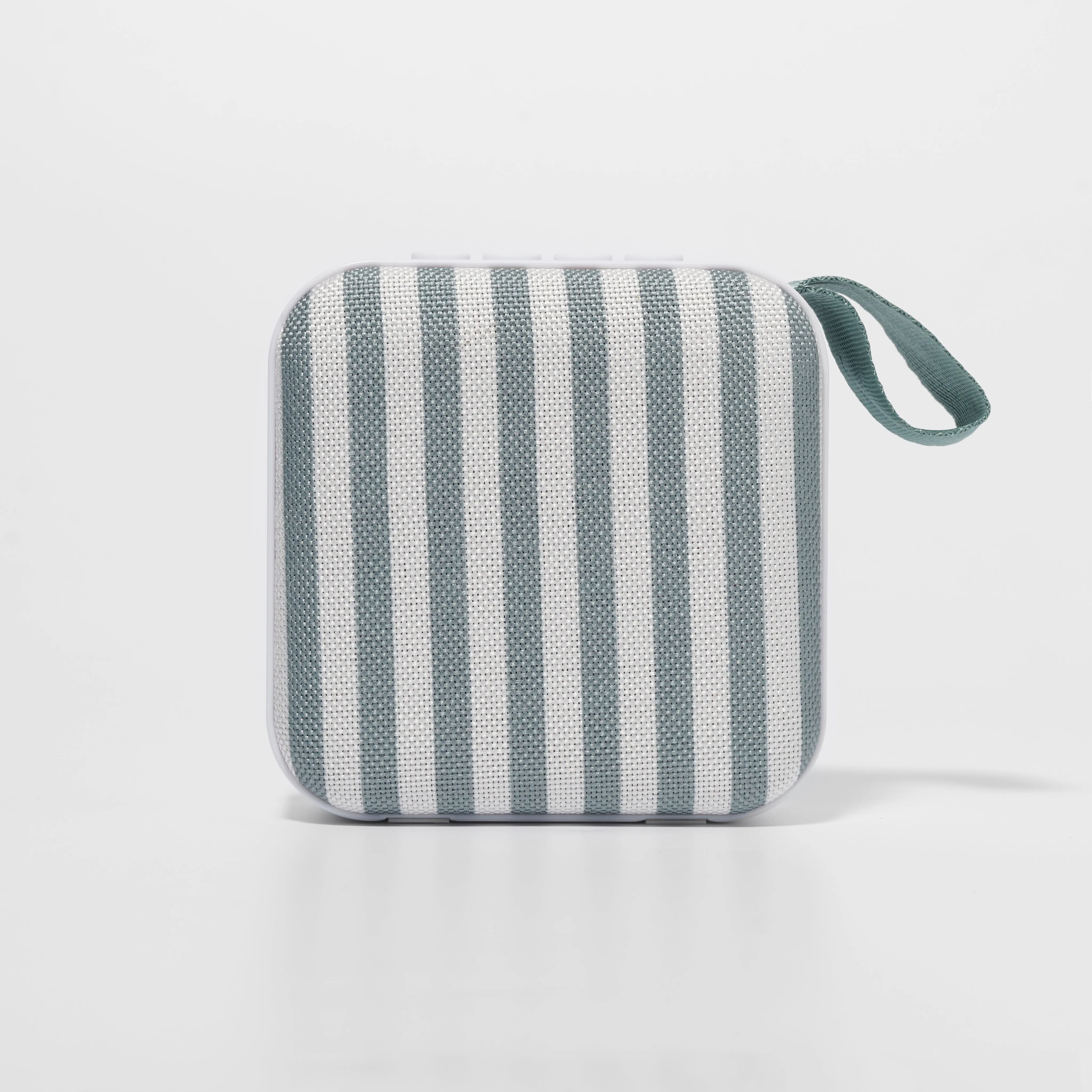SUNNYLIFE PORTABLE TRAVEL SPEAKER - THE VACAY OLIVE STRIPE