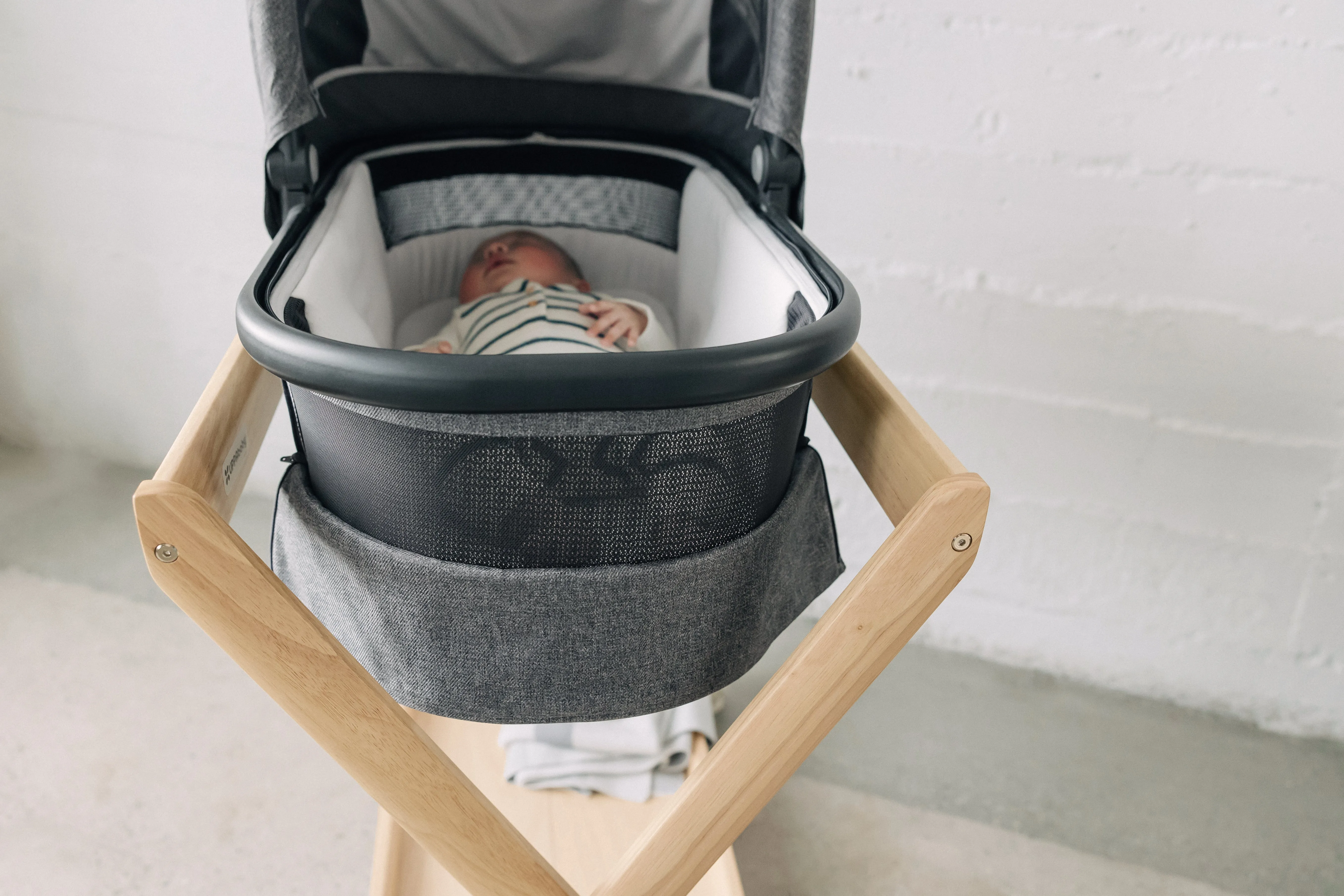 UPPAbaby Bassinet V3 - Gwen (Green Mélange/Carbon Frame)